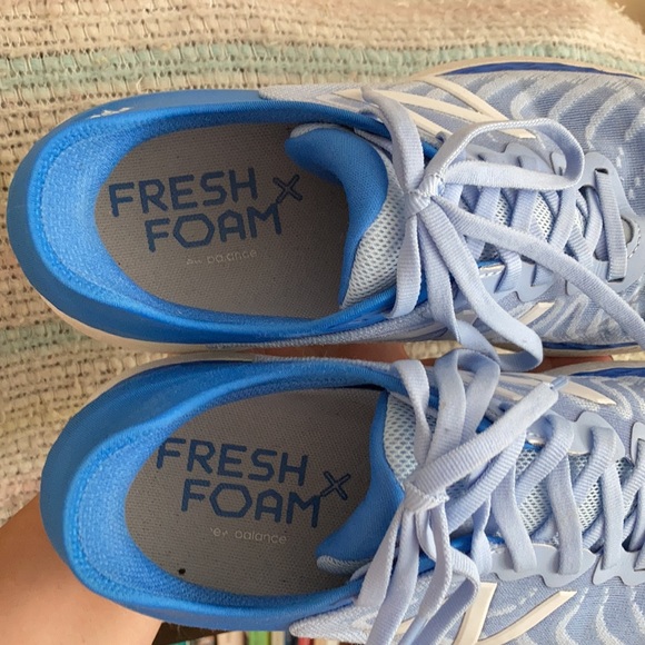 Blue new balance sneakers women’s 9 1/2 - Picture 7 of 10